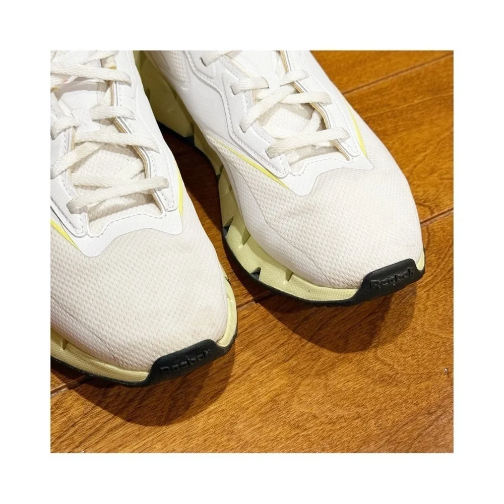 Womens Reebok Zig Dynamica Sneaker Chalk Gum Size 9 shoes